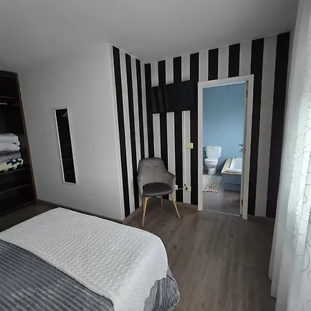 Spacious With Sea View In O Grove, 110 M² *