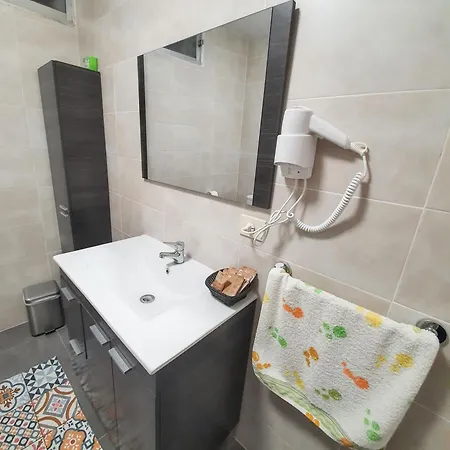 Spacious With Sea View In O Grove, 110 M²