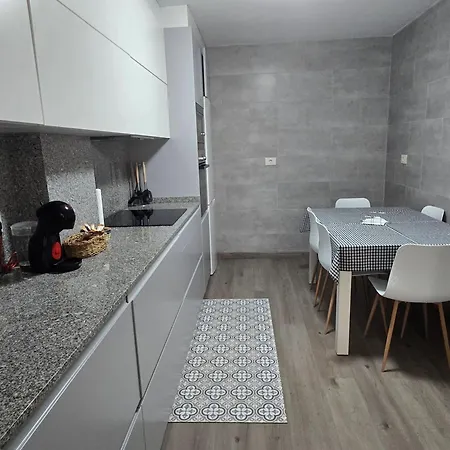 Spacious With Sea View In O Grove, 110 M² * O Grove