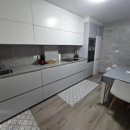 Spacious With Sea View In O Grove, 110 M² Appartamento