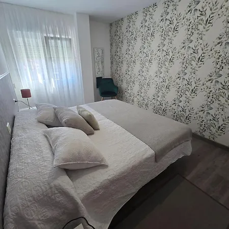 Spacious With Sea View In O Grove, 110 M² * O Grove
