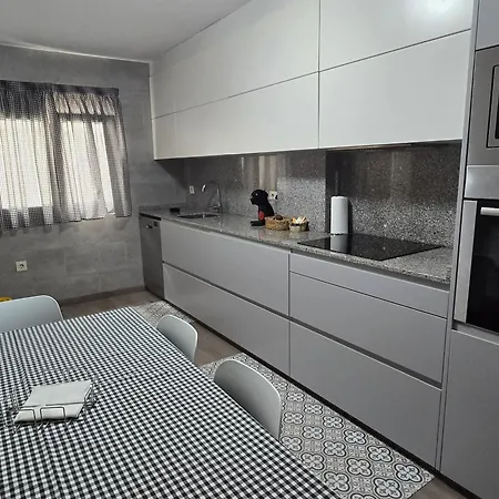 Appartamento Spacious With Sea View In O Grove, 110 M²